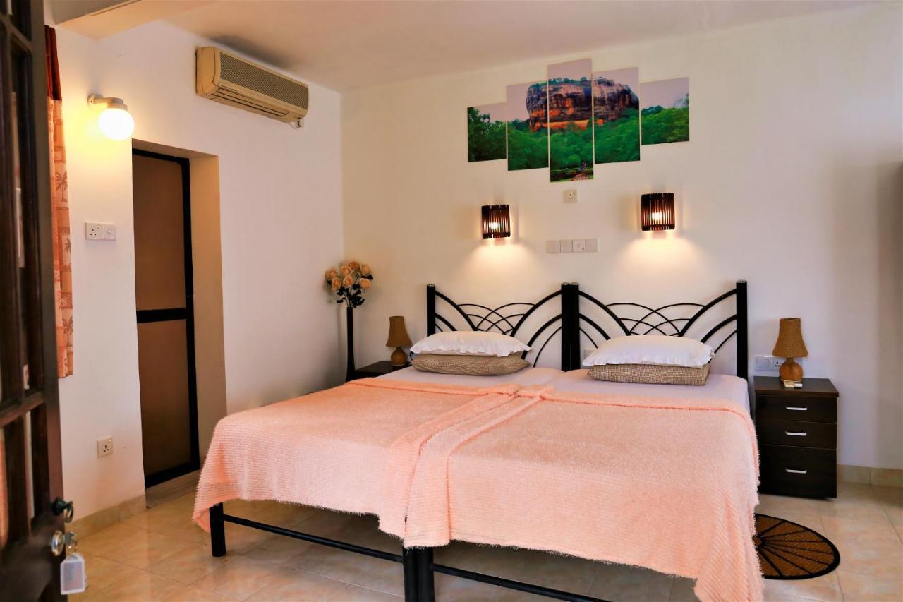 Camellia Dwelling Bed and Breakfast Hikkaduwa Εξωτερικό φωτογραφία